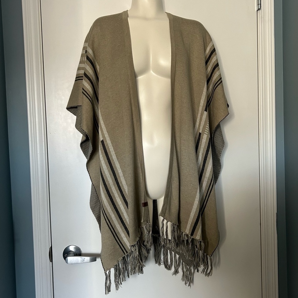 Roots Canada Grey Knit Frill Bottom Drape Poncho with Maple Leaf Detail
